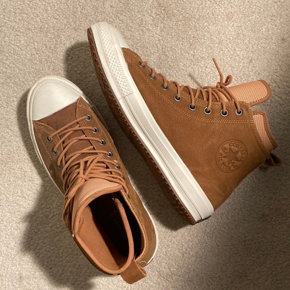 Size 10 Converse midtops